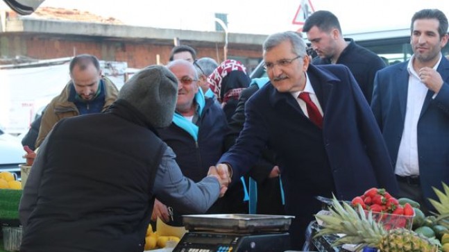 ​Murat Aydın pazara girdi vatandaşlara muz ve portakal dağıttı!..